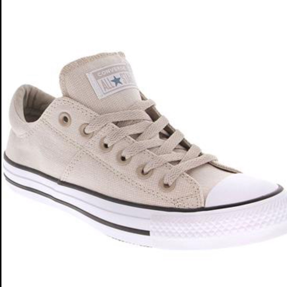 Women’s converse size 7.5